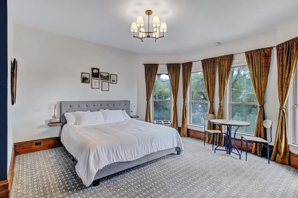 Golden Dreams Inn Grass Valley Room photo