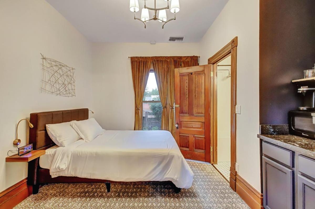 Golden Dreams Inn Grass Valley Room photo